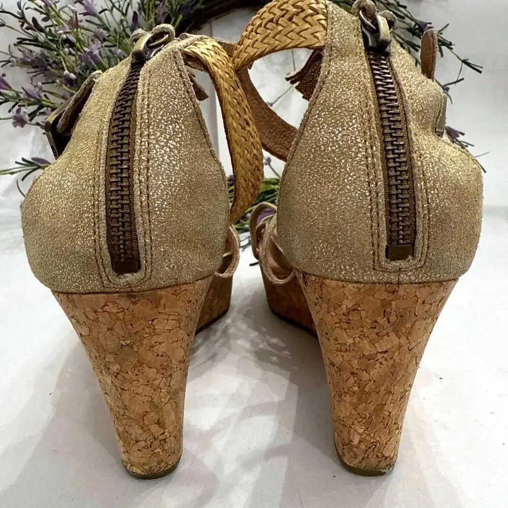 UGG Womens Sz 8.5 Lillie Gold Suede Metallic Wedge Sandal Boho Cottageco… - Picture 12 of 12